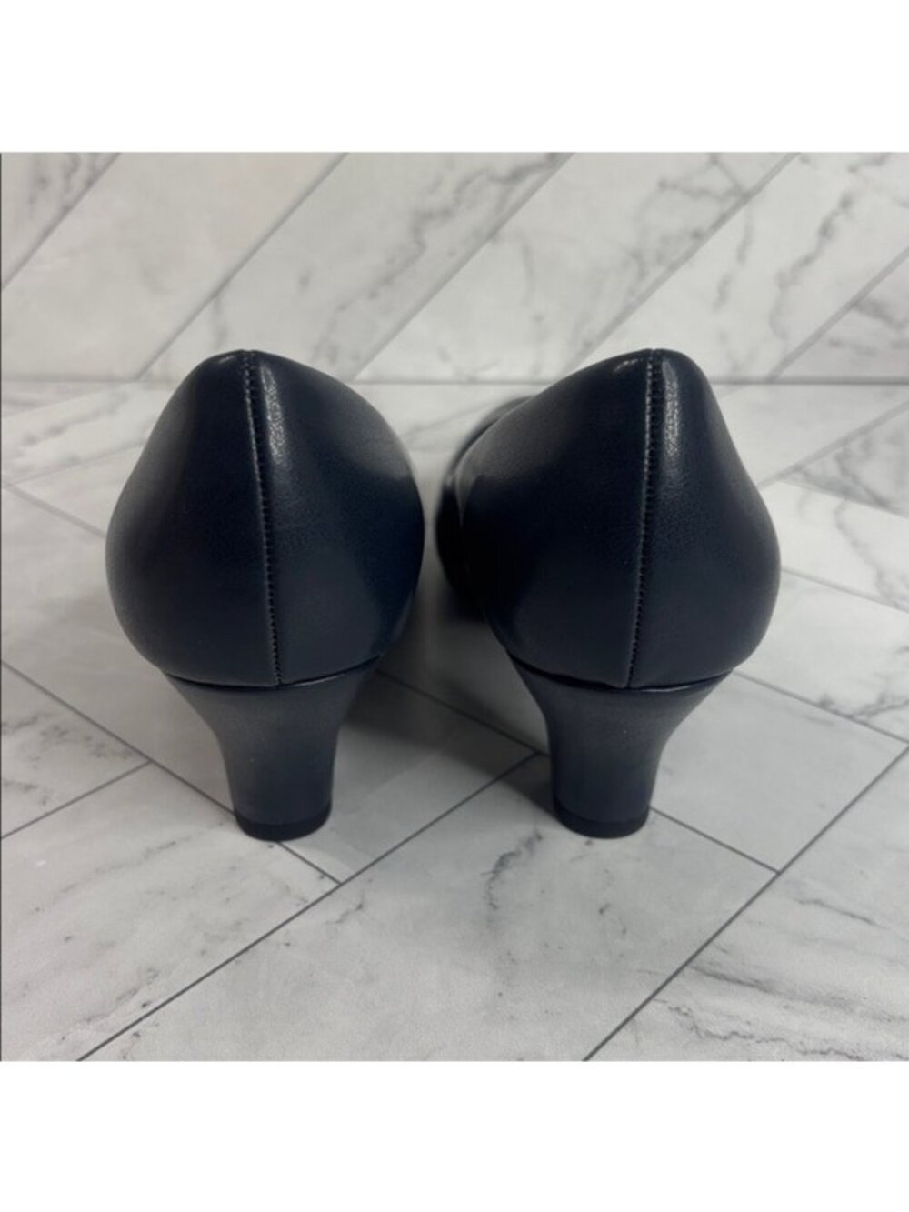 NWT Easy Street Womens Fabulous Navy Faux Leather Heeled Pumps Shoes 9.5M - Picture 5 of 9